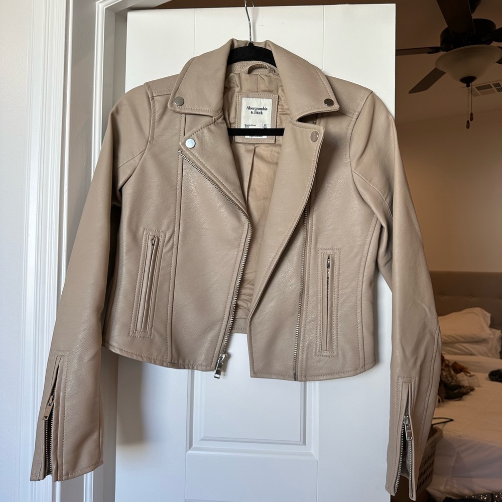 Abercrombie crop leather jacket - tan - xs
